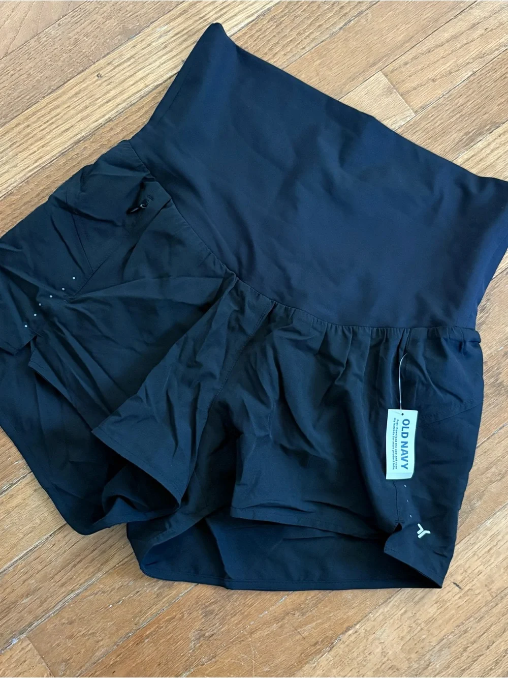NWT // Old Navy // Maternity Rollover-Waist StretchTech Run Shorts - 3in inseam - Picture 3 of 7